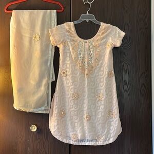 Handmade Sari and Dupatta Scarf in a beautiful peach color. Size Small